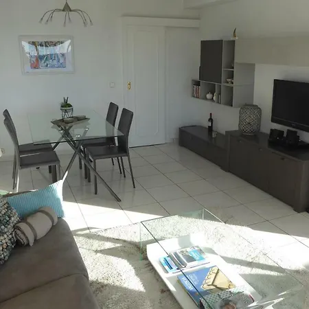 Montiboli Beachfront Holidays Apartment Villajoyosa